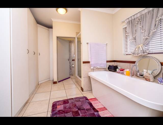 2 BEDROOM APARTMENT FOR SALE IN BEVERLEY